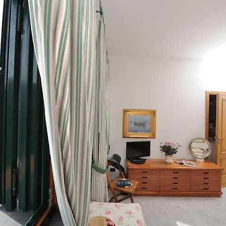 Aurora's, Con Piscina, Vista Mare E Garage 拉维罗